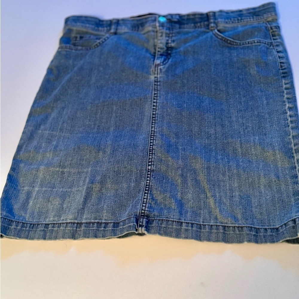 Charter Club Denim Skirt size 12 light blue wash - Picture 2 of 4